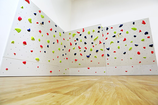 Slika kataloga modularnih plezalnih sten No.1 Climbing Wall™